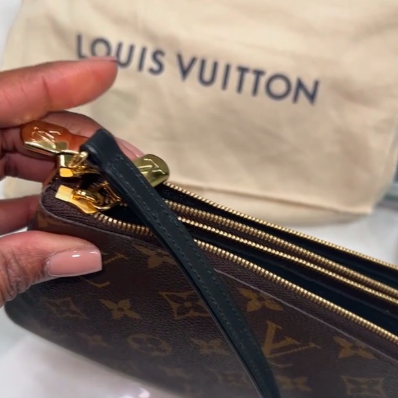 🚫SOLD🚫Louis Vuitton Double Zip Pochette - Picture 5 of 6
